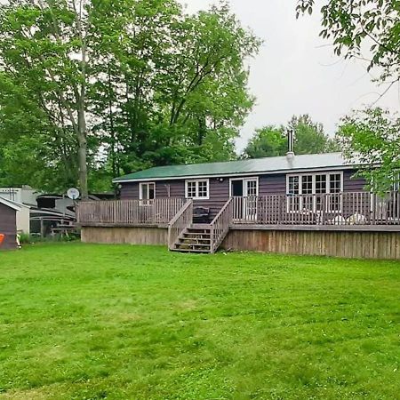 Beautiful 3 Bdrm + Bunkie Waterfront Cottage Near Gull Lake Minden エクステリア 写真