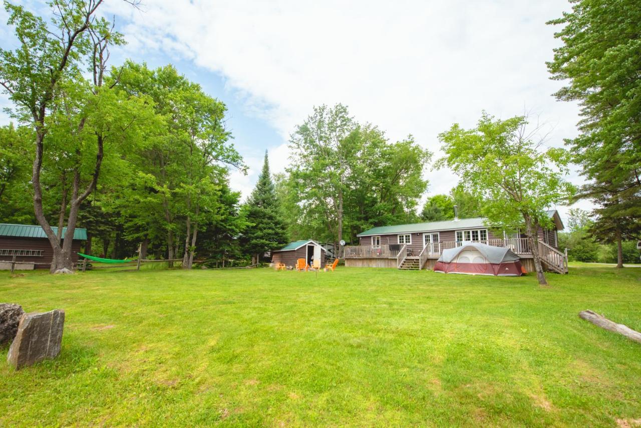 Beautiful 3 Bdrm + Bunkie Waterfront Cottage Near Gull Lake Minden エクステリア 写真